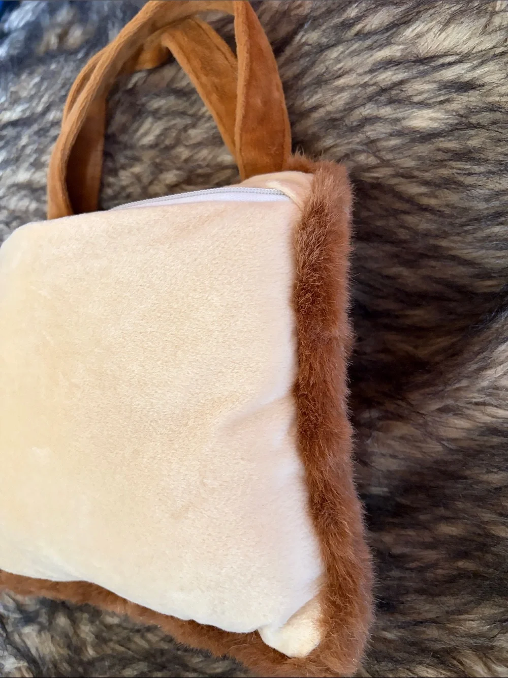 Angel Toys shoulder handbag details